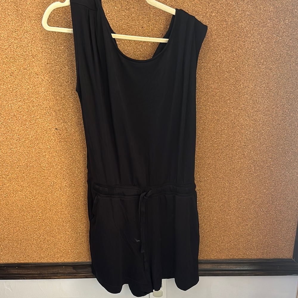Elegant Black Sleeveless Dress